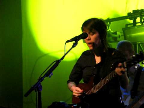 18/24 Tegan & Sara - Paperback Head @ Town Hall, New York 10/30/09