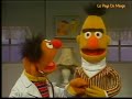1 Rue Sésame Sesame Street Ernie Plays Doctor French