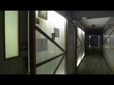 揹包客在外面，抗議者在裡面。曼谷旅館提供祕密避難所 (Backpackers out, protesters in: Bangkok hostels offer secret refuge)