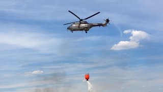 preview picture of video 'Löschübung mit einem «Super Puma»-Helikopter der Schweizer Luftwaffe'