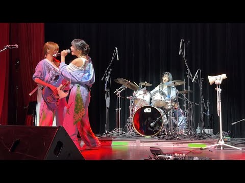 QWER - 251111 - T.B.H (고민중독) - Fort Worth [Fancam / 직캠]