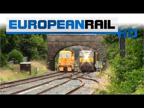 Iarnród Éireann Irish Rail 071 loco 077 + Spray Train & Ballast Regulator 703 at Kildare