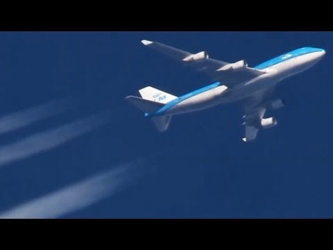 Contrails! Boeing 747-800, Airbus A380. Planes At Cruising Altitude (HD)