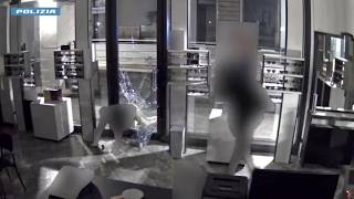 Spaccata all'ottica Savoldi, il video dei due ladri in azione. Sono stati presi