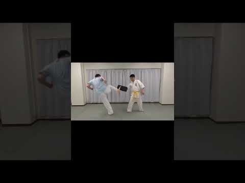 空手式延髄斬り！