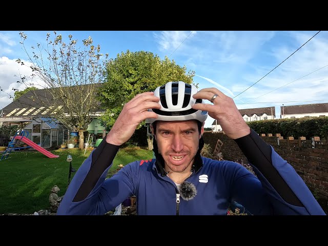 Видео о Шлем велосипедный Abus AirBreaker (Silver White)
