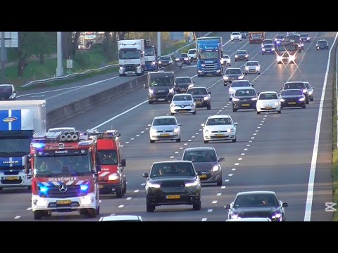 [4 in 1!] Grote rietendakbrand in Meerkerk - Rietdekkers Brandweer Kamerik & Kockengen met spoed!