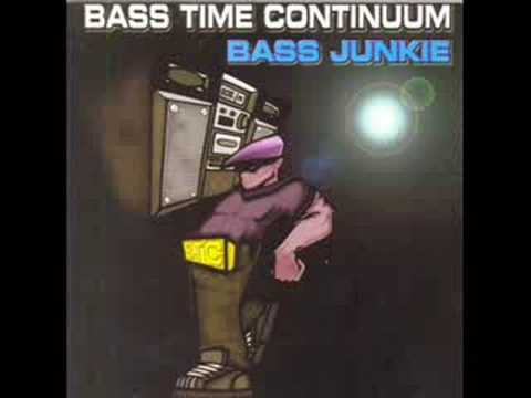 Bass Junkie - Listen to the Beat (1999)