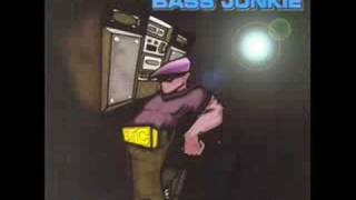 Bass Junkie - Listen to the Beat (1999)