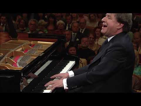 Beethoven: Piano concerto no. 5 in E♭ major, op. 73 | Rudolf Buchbinder & Wiener Philharmoniker