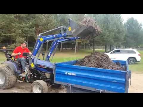 Farmtrac FT26 z ładowaczem załadunek ziemi
