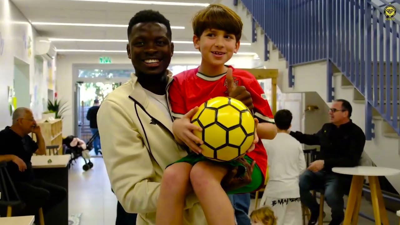 החיוך של הילדים הוא הניצחון שלנו: שחקני מכבי נתניה בחלוקת חבילות לפסח 💛