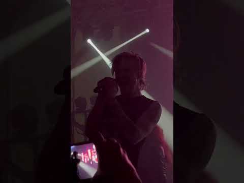 Erik Grönwall killin’ it in Skid Row with that scream. 🤘🏻