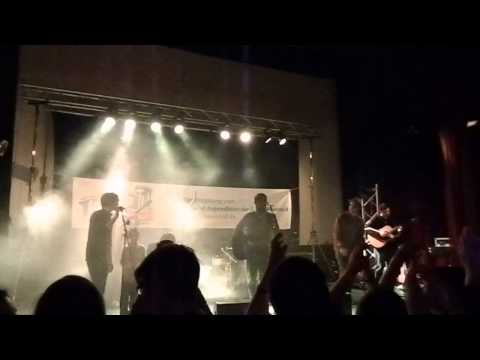 Marc und Tony sing with the band Guilty as charged  / Wonderwall (oasis)