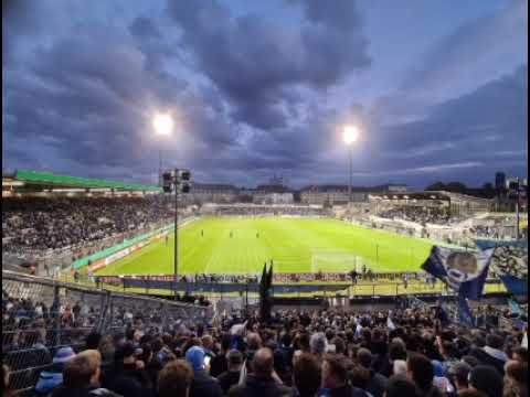TSV 1860 München gg. FC Schalke 04, 26.10.2021, Stimmung in der Westkurve Block H/J, 1. Halbzeit