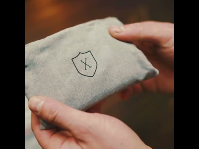 Vídeo relacionado con Legend of Zelda Textured Golden Triforce Billetera/Cartera Bi-Fold Tarjetero ID & Tarjetero, Negro