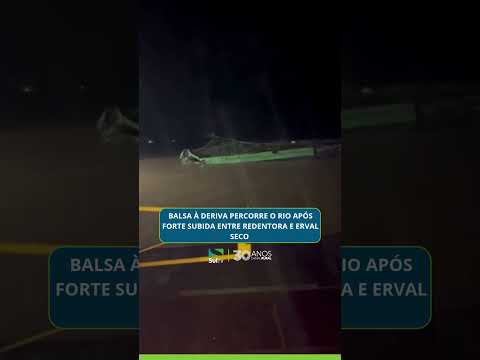 Balsa à deriva percorre o rio após forte subida entre Redentora e Erval Seco (RS)