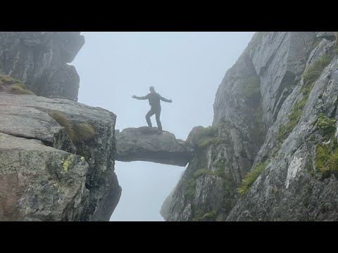 Djevelporten (Devil’s Gate) | Lofoten, Norway