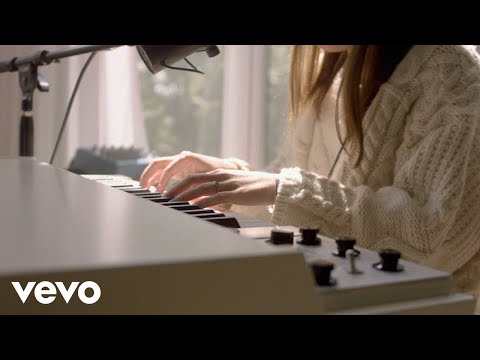 Sasha Sloan - Lie (Acoustic Video) - YouTube