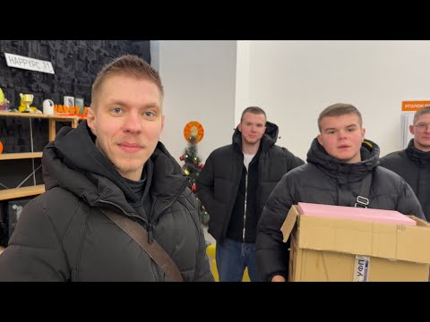 4 парня принесли РОЗОВЫЙ ПК за 10.000₽, который не хочет выводить изо! 😱#happypc 