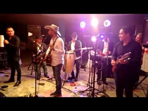 Los Dotores de la Carranga - La Estrellada y El Charruscao En vivo
