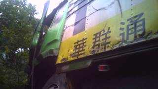 preview picture of video 'Accidente de camión en Taiwán. Taipei - Yilan  BeiYi number 9 truck accident'
