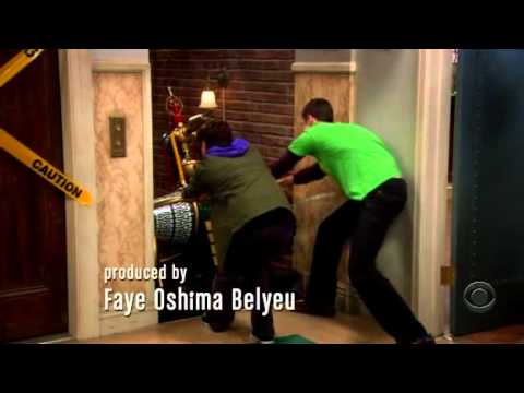 The Big Bang Theory - 114 - Sheldon Lenard Howard and Raj move time machine up stairs