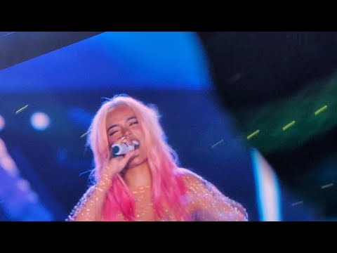 Karol G - X SI VOLVEMOS Con Romeo Santos Mañana Será Bonito Fest 🌺 En Vivo 🇨🇴 4K - 01/12/23 🤘🏻
