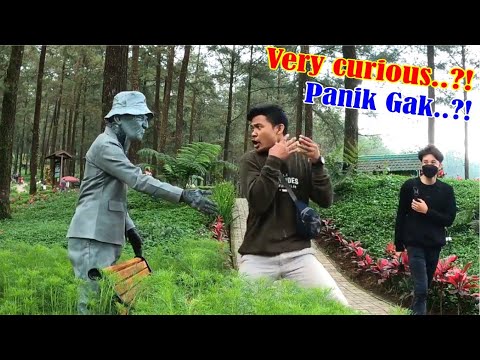 statue-prank-indonesia-bikin-panik-prank-patung-hidup