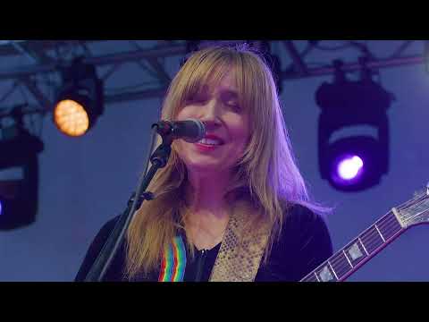 Heartless Bastards Play “Down in the Canyon” at Fort Desolation Fest