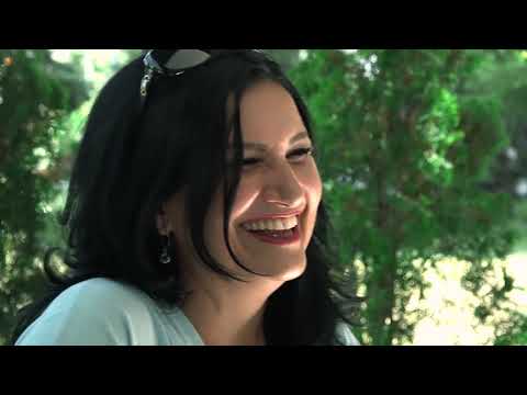 Jeta e artistës Mira Bajrami Islami mes këngës dhe humorit