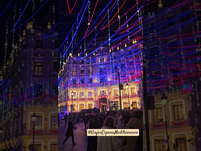 Vídeo relacionado con Avilia Pueblo de Navidad con Música y Luces: Ambiente Mágico para Tus Fiestas Navidades! Luces Chispeantes, Melodías Encantadoras y Ambiente Navidad Único