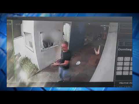 Idosa é agredida por motorista de aplicativo dentro de condomínio