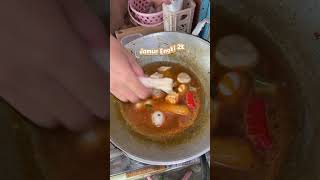 Download lagu Who else stops by a seblak stall after school? #seblakbuffet #food #cheapfrozen #snacks mp3