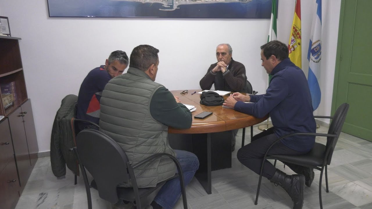 El alcalde se reúne con representantes de la Policía Local