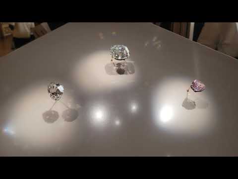 Joias da Coroa Francesa - Louvre Paris França - ANA RTW 2022