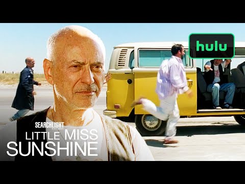 Chiếc Xe Van Vàng Lớn | Little Miss Sunshine | Hulu (Pushing The Big Yellow Van | Little Miss Sunshine | Hulu)