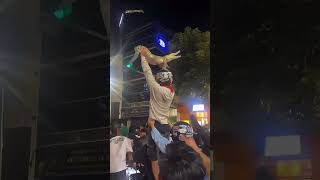 Download lagu Bonek membawa maskot Persebaya Surabaya, seekor buaya mp3 Download lagu Bonek membawa maskot Persebaya Surabaya, seekor buaya mp3