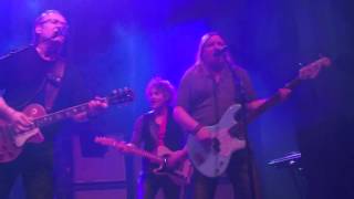 Eppu Normaali Pimeyden tango ja Vihreän joen rannalla Kauan sitten