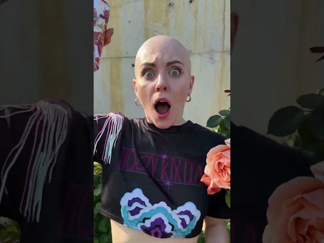Vídeo relacionado con Rubies PELUCA ZOEY para niña, niñas, k-pop- zoey, netflix, peluca, Licencia oficial Netflix, demon hunters, huntrix, para carnaval, fiestas y cosplay