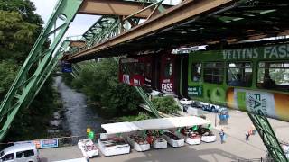 preview picture of video 'Wuppertaler Schwebebahn der Oberbarmen'