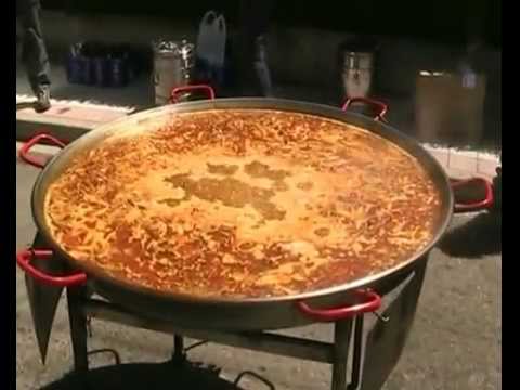Preparando la Paella de San Andrés en Poza de la Vega