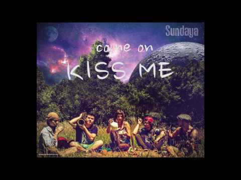 Sundaya - Kiss me (Lyric video)