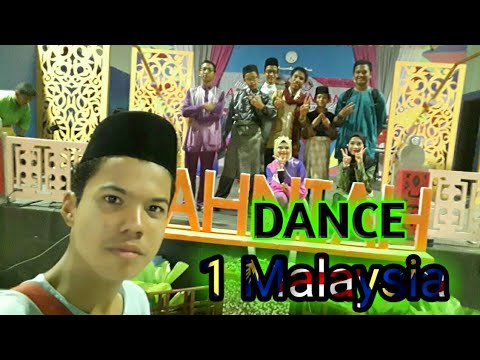 Eidil's Vlog - Dance 1 Malaysia by student SMK Taman Rinting 2 at Malam Aspirasi Bintang 2017 []