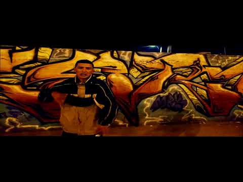 Momo is black - Algo pa'la calle