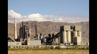 «Արարատցեմենտ»-ի աշխատակիցները պահանջում են բացել գործարանը. ուղիղ