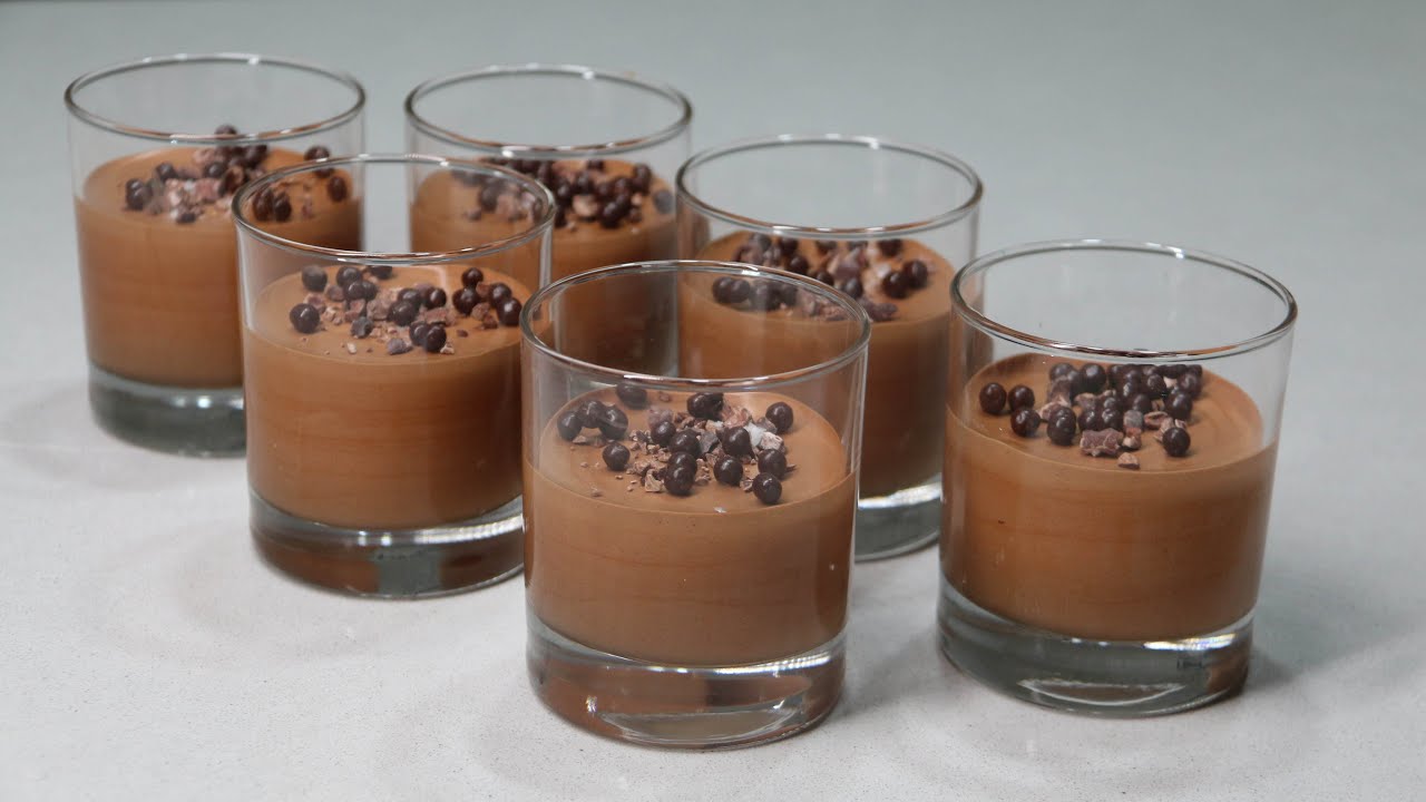 Come preparare una mousse al cioccolato per un dessert al bicchiere indimenticabile