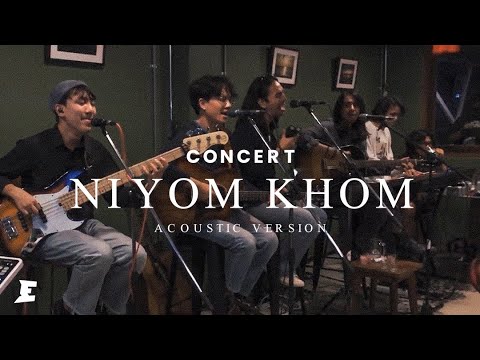 Niyom Khom Acoustic Live Concert @ 77 Cafe Chonburi