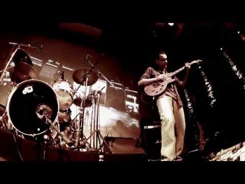 Twang Eddy  - Julio Moreno Trio
