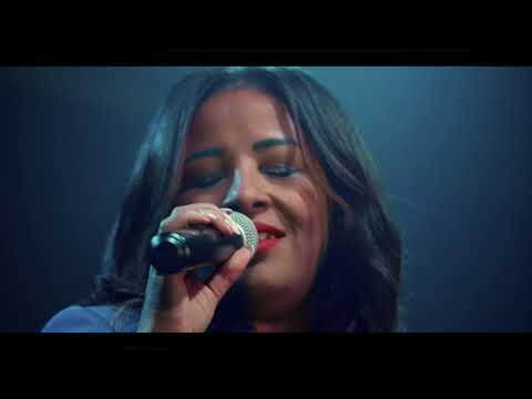 Live Cover Band For Weddings in Tuscany Italy - Female Vocals